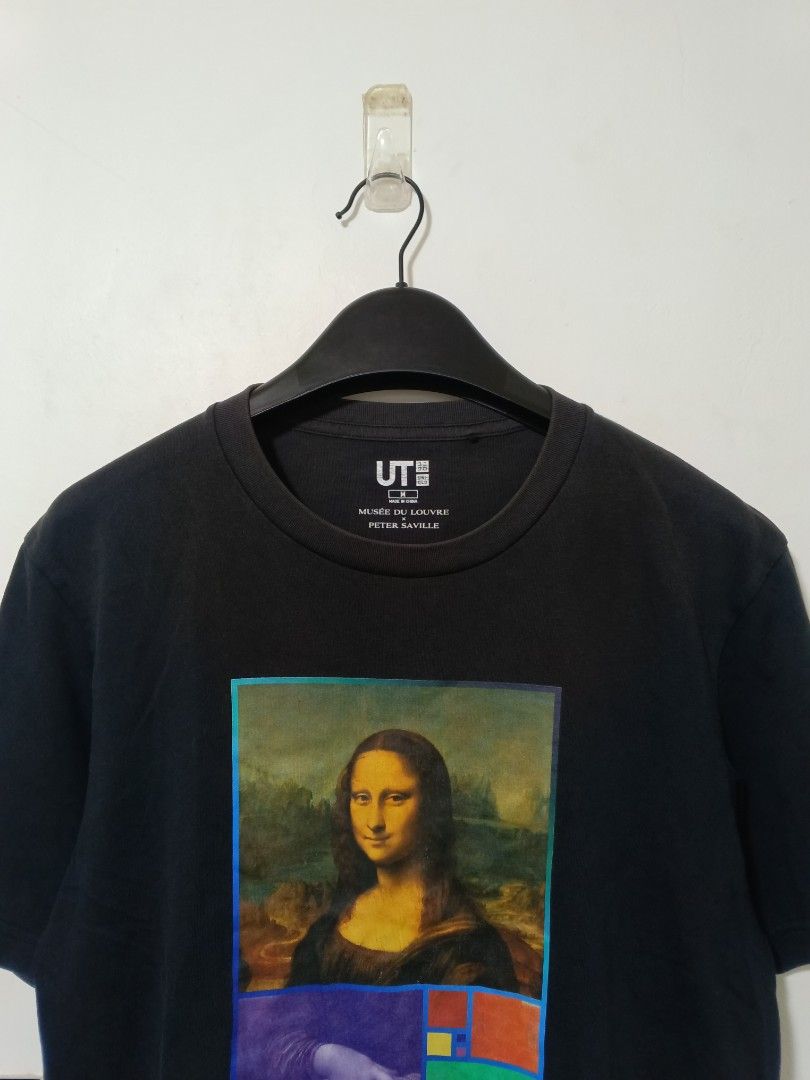 Uniqlo Shirt Mona Lisa (Category: Tshirts & Polo Shirts ) located in Cebu City. Submitted by authenticgrids (Listing ID 1465710258, Image 2). Description: Uniqlo X Louvre X Peter Saville Mona Lisa Portrait Shirt Collectible Condition: Slightly Used Minor flaws may be present due to its pre-owned nature Color rate : 8.5/10 Medium on Tag 🏷️ Dimensions Width 21 inches Length 27 inches 📥📥📥📥📥 DM us for more details.