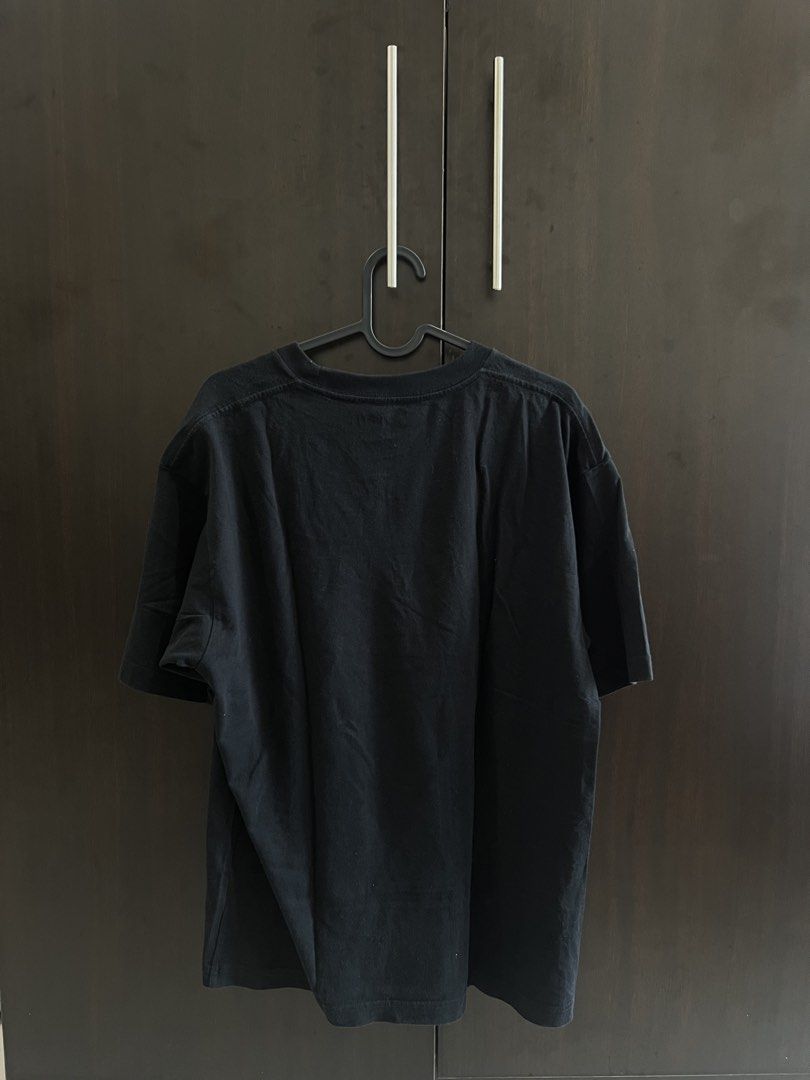 Uniqlo Shirt UT (Category: Tshirts & Polo Shirts ) located in Marikina City. Submitted by miguelretz (Listing ID 1465591959, Image 2). Description: UT uniqlo shirt Medium Rfs: decluttering.