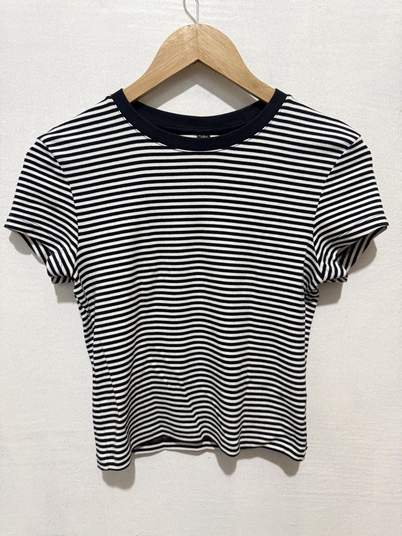 Uniqlo shirts (Category: Shirts) located in Baguio. Submitted by yaniegc (Listing ID 1465749642, Image 1). Description: Price is negotiable.