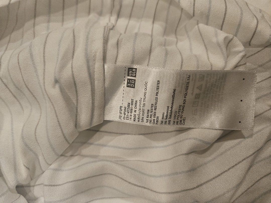 Uniqlo three-quarter length Blouse Size M (Category: Blouses) located in Muntinlupa City. Submitted by aremvy (Listing ID 1465632814, Image 3). Description: Preloved Uniqlo Blouse - Size: M - Design: White with grey and blue vertical stripes, high collar with V-slit front - Sleeves: Three-quarter length - Style: Versatile piece, great for casual work outfits or weekend wear .