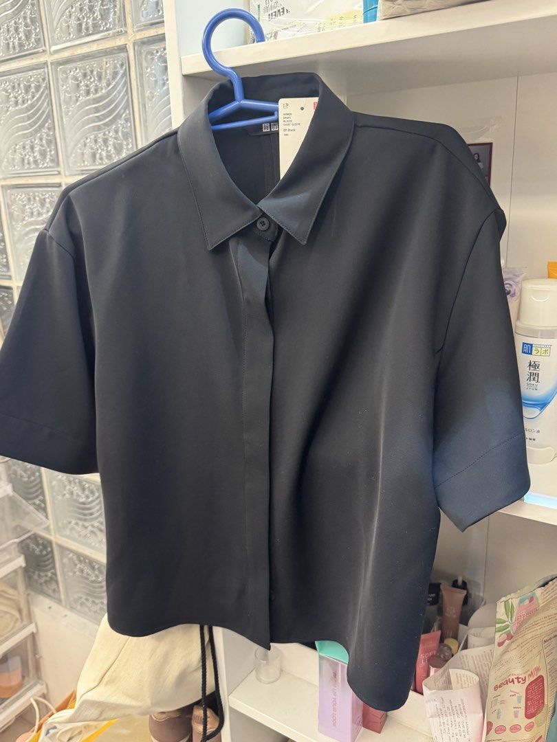 Uniqlo Top (Category: Blouses) located in Manila. Submitted by klaaarrr (Listing ID 1465728078, Image 1). Description: .