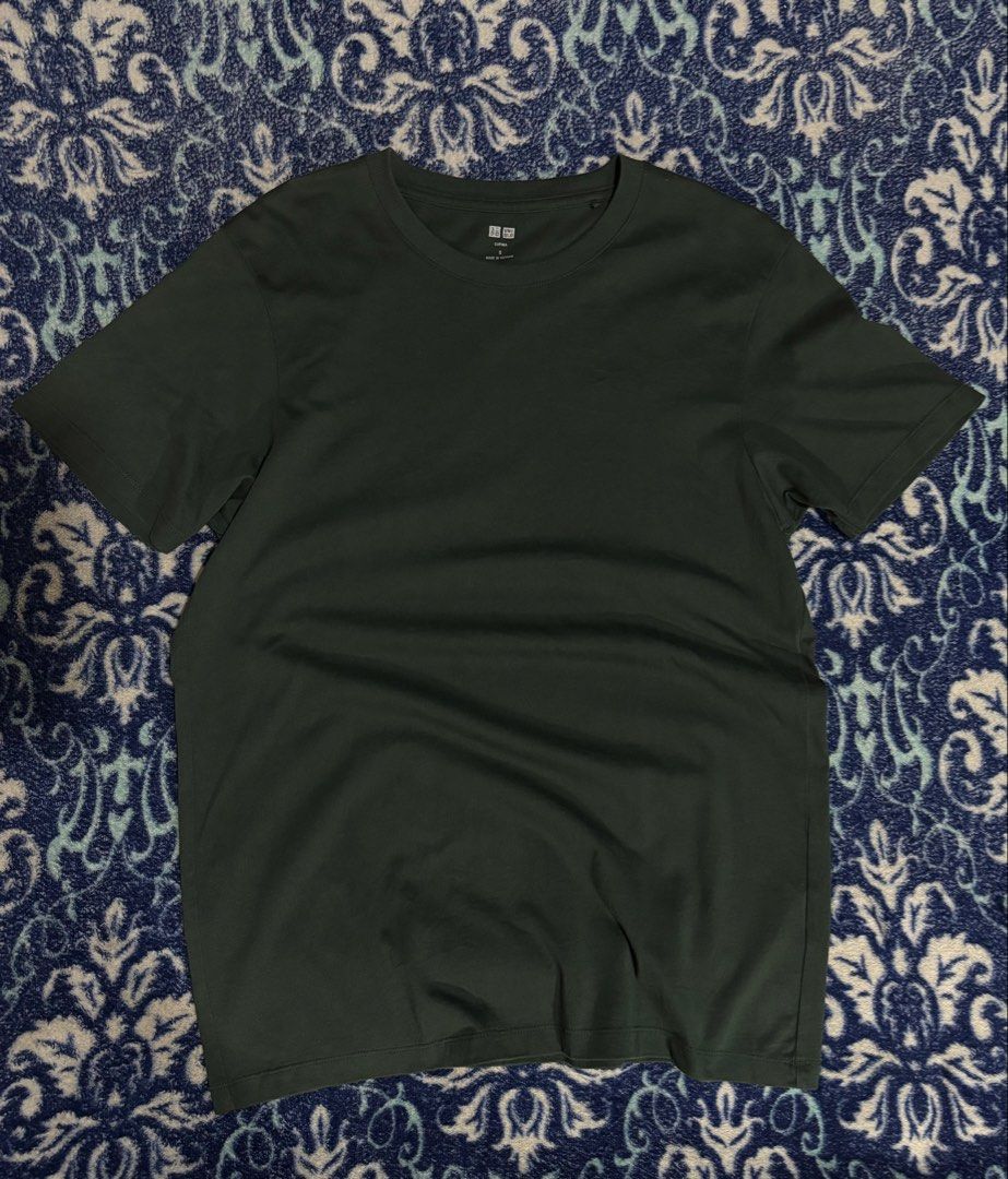 Uniqlo Tshirt (Category: Tshirts & Polo Shirts ) located in Lantapan. Submitted by thriftsylz (Listing ID 1465694424, Image 1). Description: No issue W:19 L:26.