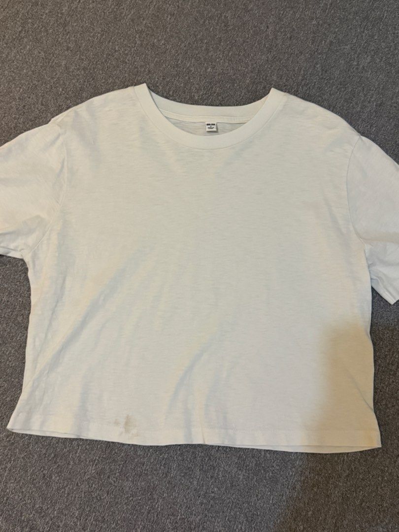Uniqlo White Tee Cropped (Category: Shirts) located in Santa Rosa. Submitted by prelovedbyhellah (Listing ID 1465705891, Image 1). Description: 18.5x17.5.