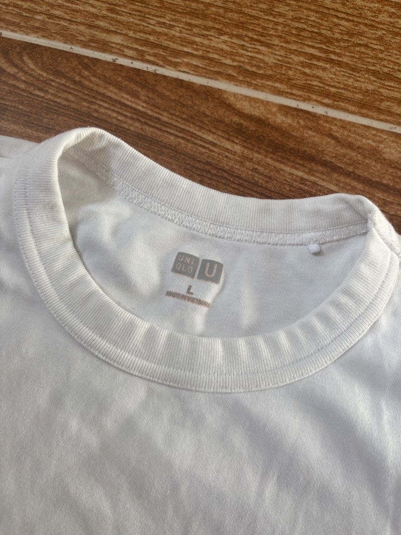 Uniqlo Womens Plain White Shirt (Category: Shirts) located in Manila. Submitted by selectors_club26 (Listing ID 1465635297, Image 2). Description: Color rate: 9.5/10 Dimes: 17x21 No issue.