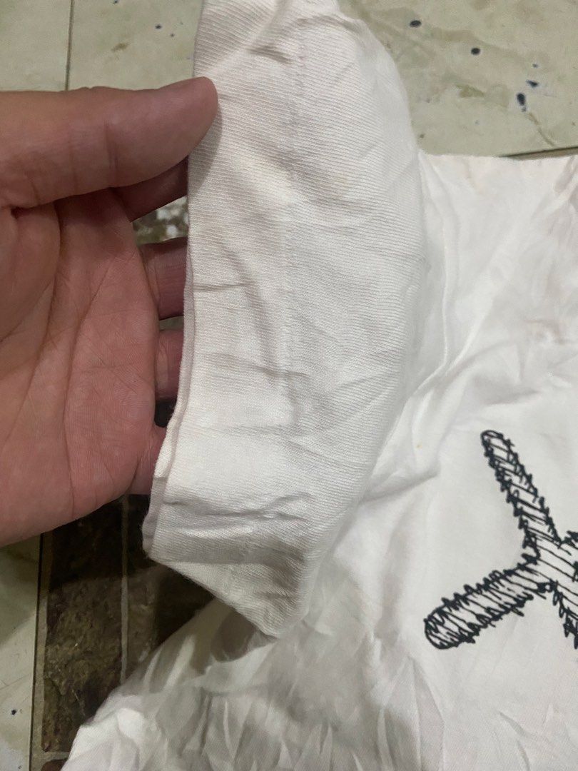 Uniqlo x kaws (Category: Tshirts & Polo Shirts ) located in Tagoloan. Submitted by puretiger-389e (Listing ID 1465676924, Image 3). Description: Uniklo x kaws As new condition Size Small 19x26 dimensions Issue dot stain washable naman po..