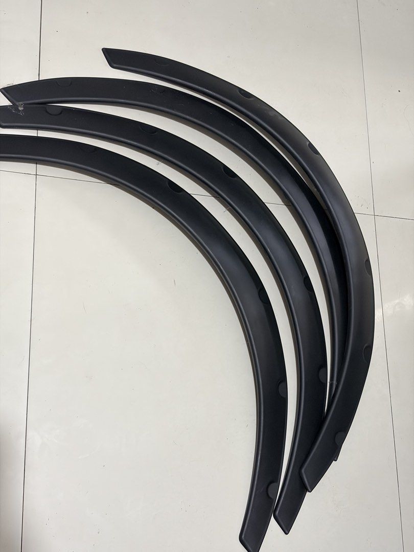 Universal Fender Flare for MPVs (Category: Body Parts and Accessories) located in Manila. Submitted by finderskeepersmnl_092026 (Listing ID 1465610070, Image 3). Description: Brand new universal Fender Flare for MPVs (Avanza, Veloz, Expander, etc) Rfs. Wrong size .