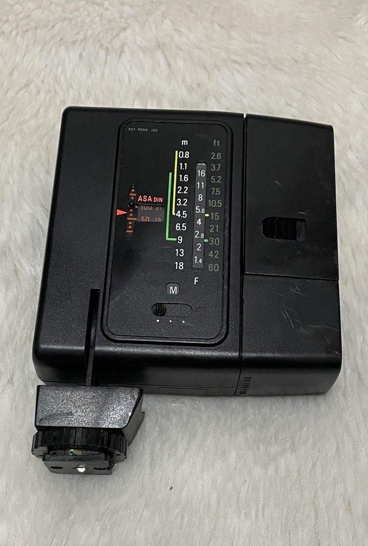 Untested vintage Sunpak Auto 25SR Thyristor shoe-mount electronic camera flash AS IS (Category: Cameras) located in Quezon City. Submitted by sissymissy1527 (Listing ID 1465717907, Image 3). Description: See the issue sa last photo(meron crack) Selling as is where is.
