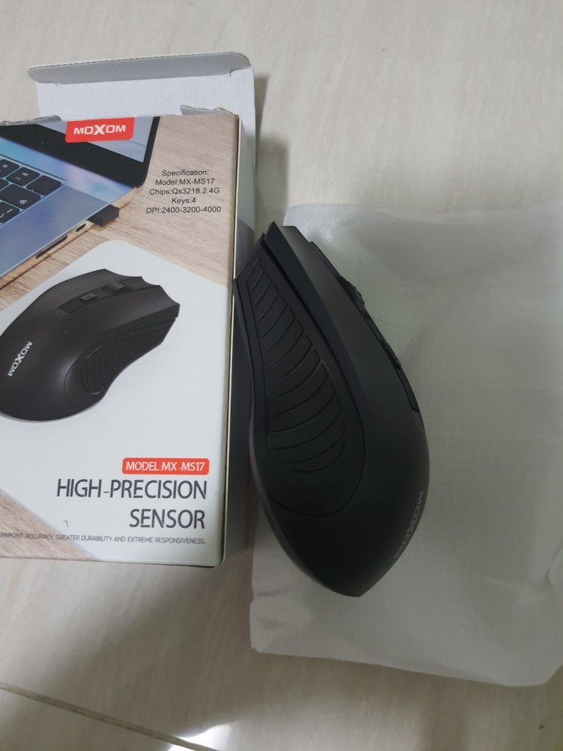 USB Wireless Mouse (Category: Mouse & Mousepads) located in Singapore. Submitted by migmin (Listing ID 1465613639, Image 2). Description: - Model: Moxom MX-MS17 Wireless Mouse (Black) - USB mouse (no bluetooth).