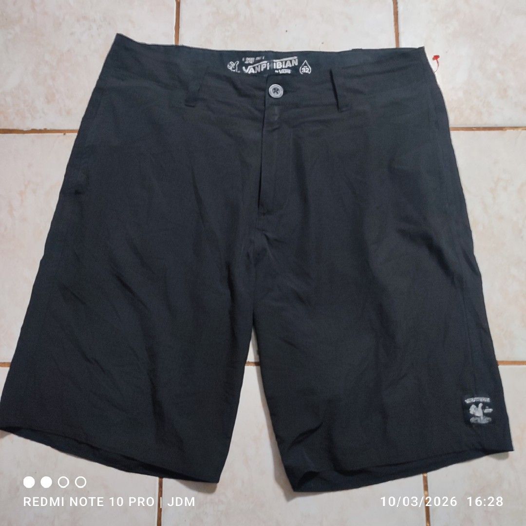Vanphibian Hybrid shorts by Van's (Category: Shorts) located in Antipolo. Submitted by klashnikov (Listing ID 1465658461, Image 1). Description: Hybrid Shorts by Van's Vanphibian Collection Size:Large Dimes:waist 32"xLength 21" Condition: Very good Honest issue:used Payment option:Bank transfer,gcash,cash ₱300 only Pwede videocall for legitimacy Pwede pickup sa aking munting garahe waze (JDM thrift shop) Pwedeng meetup around upper Antipolo,pag m