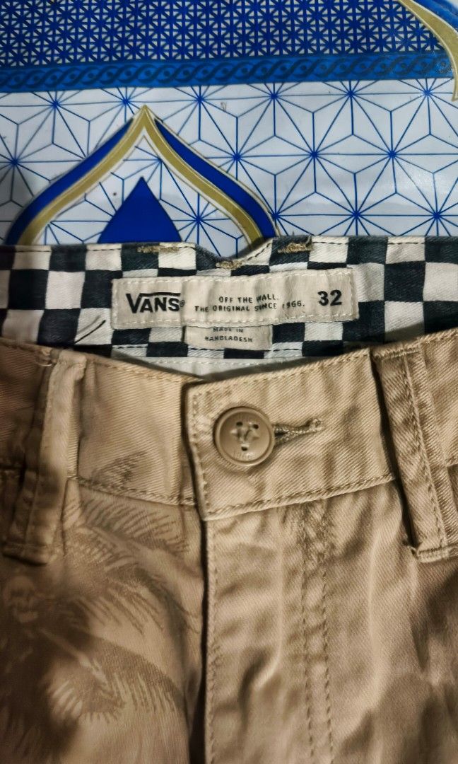 Vans jogger pants (Category: Joggers) located in Manila. Submitted by mackussil (Listing ID 1465696379, Image 3). Description: Vans jogger size 32 Length 40 complete tags as new condition no issue.