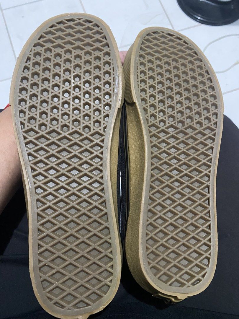 Vans old skool gumsole (Category: Shoe inserts & accessories) located in Cebu City. Submitted by thrift.sht (Listing ID 1465635739, Image 3). Description: Vans old skool gumsole Brand new Size 8.5 Excellent condition Issue: No lace 📍cebu city.