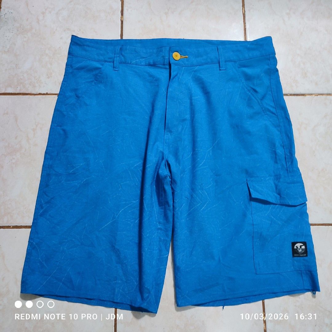 Van's Vanphibian Shorts (Category: Shorts) located in Antipolo. Submitted by klashnikov (Listing ID 1465657624, Image 1). Description: Vanphibian Short from Van's ,Hybrid shorts,can be used as board shorts Size:XL Dimes:38"x23" Condition:Very good Honest issue:used Payment option:Bank transfer,gcash,cash ₱300 only Pwede videocall for legitimacy Pwede pickup sa aking munting garahe waze (JDM thrift shop) Pwedeng meetup around upper Antipolo,pag ma