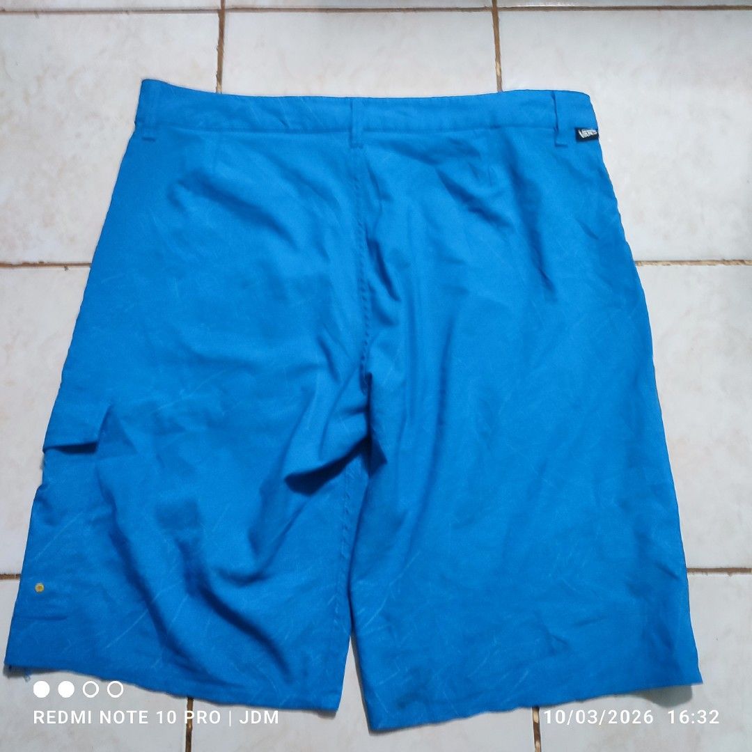 Van's Vanphibian Shorts (Category: Shorts) located in Antipolo. Submitted by klashnikov (Listing ID 1465657624, Image 3). Description: Vanphibian Short from Van's ,Hybrid shorts,can be used as board shorts Size:XL Dimes:38"x23" Condition:Very good Honest issue:used Payment option:Bank transfer,gcash,cash ₱300 only Pwede videocall for legitimacy Pwede pickup sa aking munting garahe waze (JDM thrift shop) Pwedeng meetup around upper Antipolo,pag ma