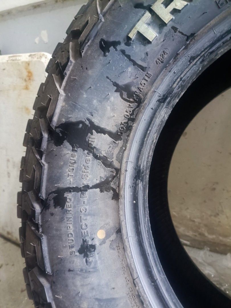 venom RT 285 70 r17 (Category: Mags and Tires) located in Mexico. Submitted by olxph_492422759 (Listing ID 1465705312, Image 2). Description: venom power RT 28570 r17 spare set used 5t kms.