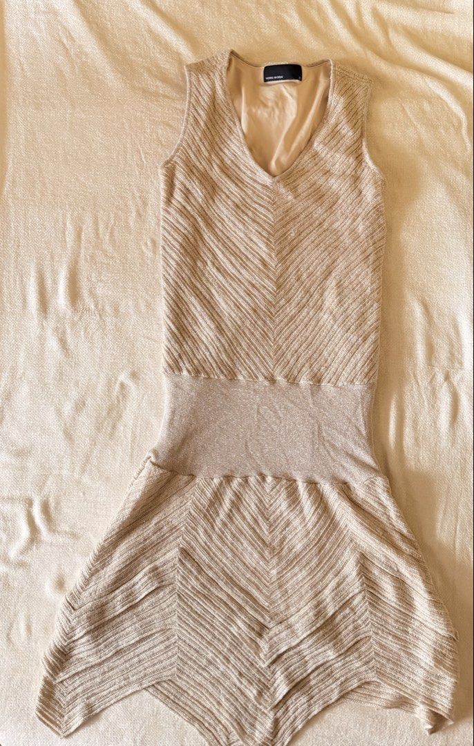 Vero Moda Knit Glittery Dress (Category: Dresses) located in Iloilo. Submitted by hellodindi (Listing ID 1465680153, Image 1). Description: - Brand: Vero Moda - Size: XS (tag attached) can fit up to Semi M - Color/Fabric: Metallic gold knit with subtle sparkle, fully lined in nude beige - Design: Sleeveless, V-neckline, fitted ribbed waist, and flared hem with chevron patterns.