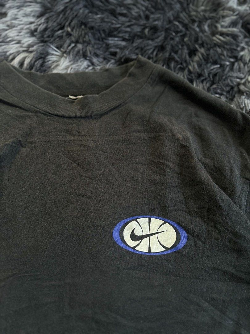 Vintage 90’s Nike AirMax (Category: Tshirts & Polo Shirts ) located in Baao. Submitted by prettysixtythrift_17 (Listing ID 1465608252, Image 3). Description: ▪️Length: 28 ▪️Width: 19.5 ▪️Color Rate: 8.5/10 ▪️Condition: Sign of Use ▪️Issue: minimal pinhole/cut tag.