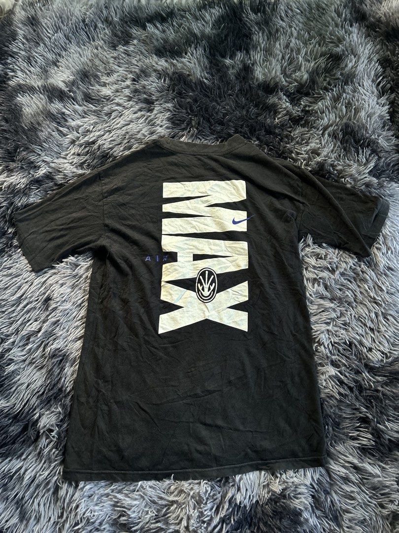 Vintage 90’s Nike AirMax (Category: Tshirts & Polo Shirts ) located in Baao. Submitted by prettysixtythrift_17 (Listing ID 1465608252, Image 2). Description: ▪️Length: 28 ▪️Width: 19.5 ▪️Color Rate: 8.5/10 ▪️Condition: Sign of Use ▪️Issue: minimal pinhole/cut tag.