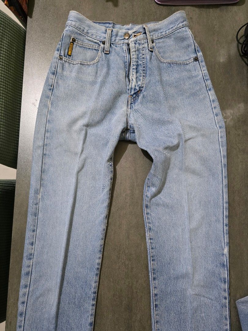 Vintage Armani Jeans (Category: Jeans) located in Tanjay. Submitted by banannabeth (Listing ID 1465701854, Image 1). Description: Minor fraying at the hem Length - 42in Waist - 27-28in 🚚 MOP: GCash or Gotyme Courier: J&T.