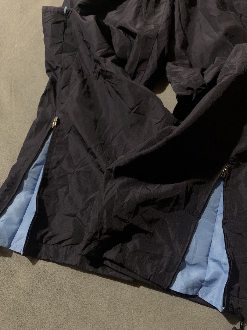 VINTAGE BAGGY NIKE TRACKPANTS (Category: Joggers) located in Cavite. Submitted by thrift_2find (Listing ID 1465686723, Image 2). Description: VINTAGE NIKE TRACKPANTS 📩DM Waist 28-40 Length 41 Thigh 14 Lo 9-10.5.