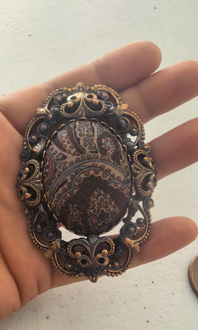 VINTAGE BROOCH Japan (Category: Brooches) located in Tuguegarao City. Submitted by zenphoenix-7ad615 (Listing ID 1465710850, Image 1). Description: Vintage oversized brooch.