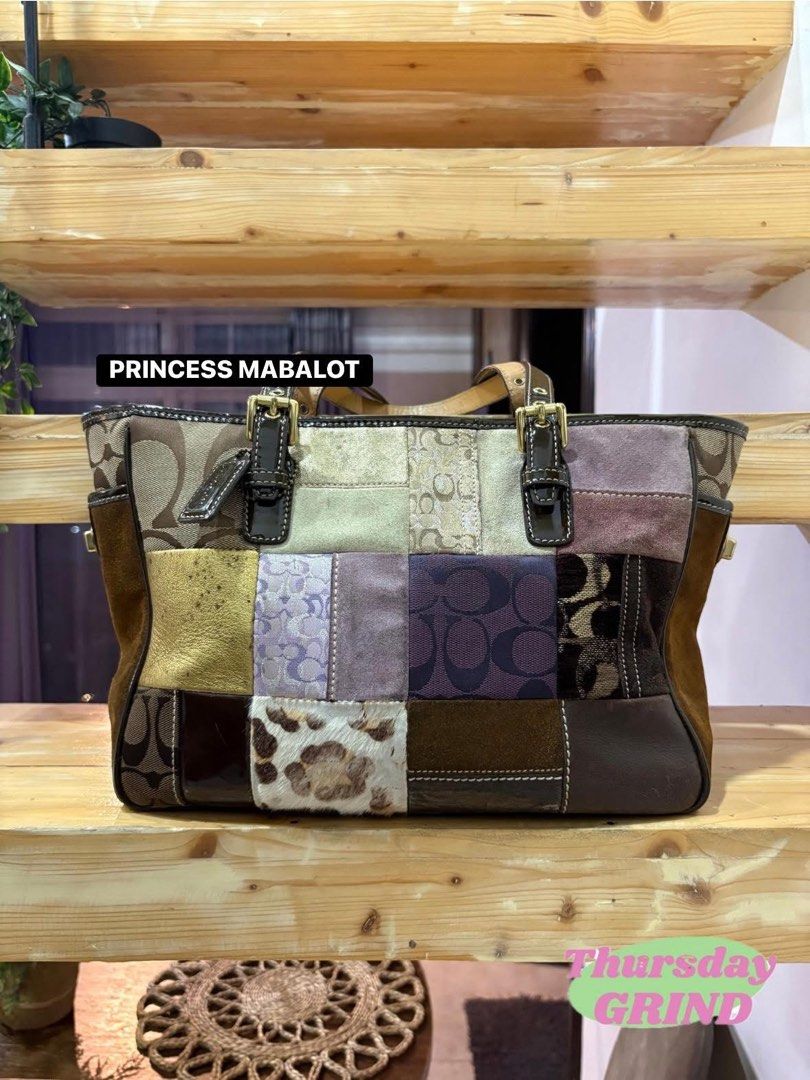 VINTAGE COACH PATCHWORK (Category: Luxury Bags & Wallets) located in Baguio. Submitted by thursdaygrind.ph (Listing ID 1465598029, Image 1). Description: RANK A Issue: crack sa handle but not tagos sa gitna, can fit parin heavy things.