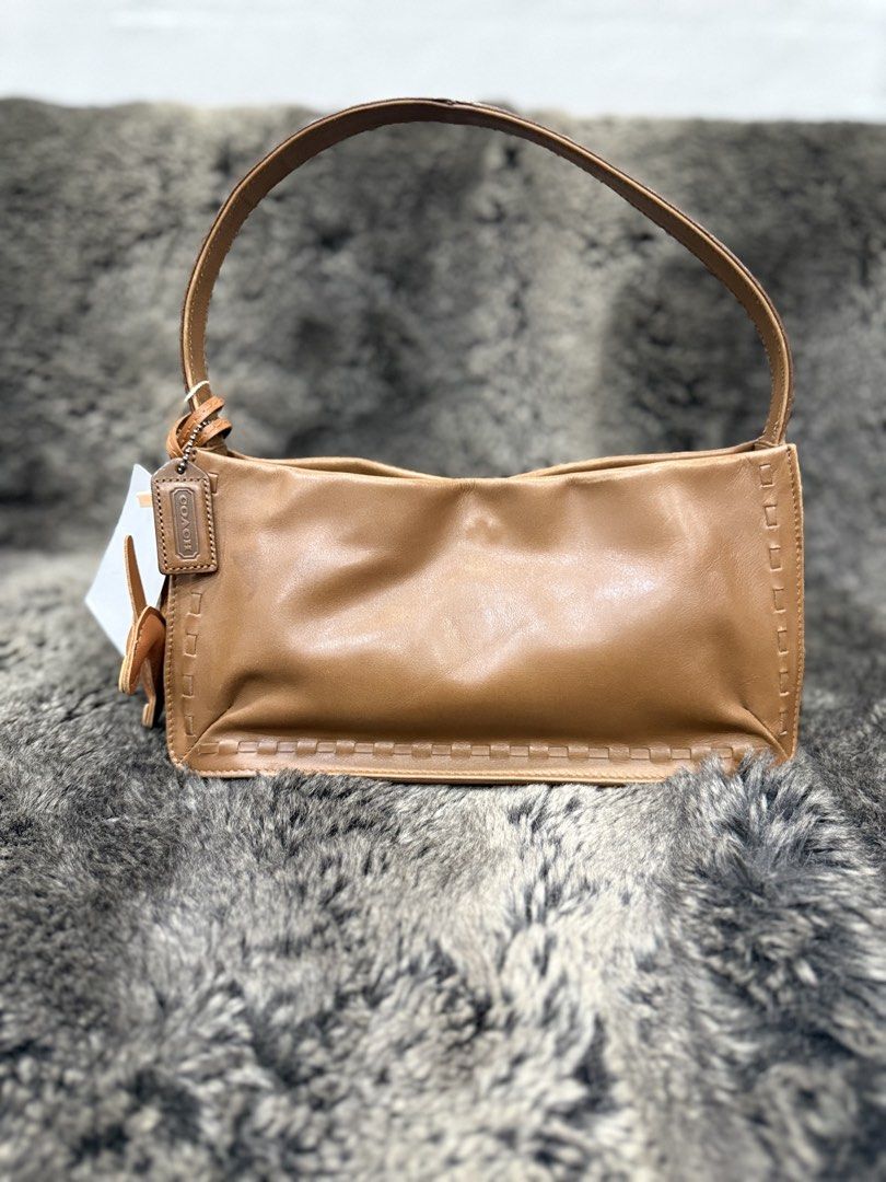 Vintage Coach Shoulder Bag (Category: Luxury Bags & Wallets) located in Quezon City. Submitted by fivethousandlilies (Listing ID 1465726052, Image 1). Description: Authentic Good condition Pm for more info .