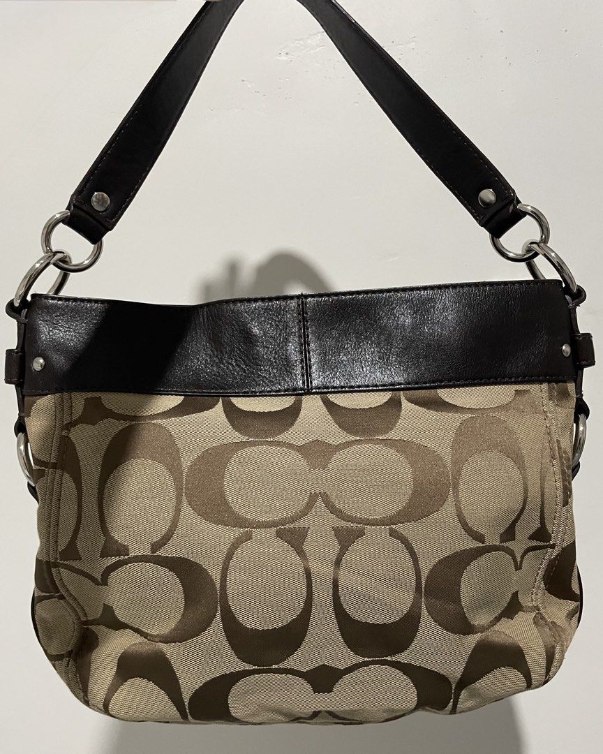 Vintage Coach Zoe (Category: Shoulder Bags) located in Manila. Submitted by ms.cee_ (Listing ID 1465727090, Image 2). Description: •Rank SA •Medium •Open for VC Guaranteed Authentic 💯 DM for more details and inquiries..