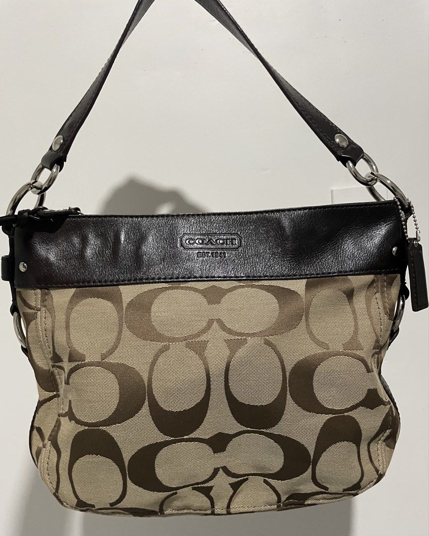Vintage Coach Zoe (Category: Shoulder Bags) located in Manila. Submitted by ms.cee_ (Listing ID 1465727090, Image 1). Description: •Rank SA •Medium •Open for VC Guaranteed Authentic 💯 DM for more details and inquiries..
