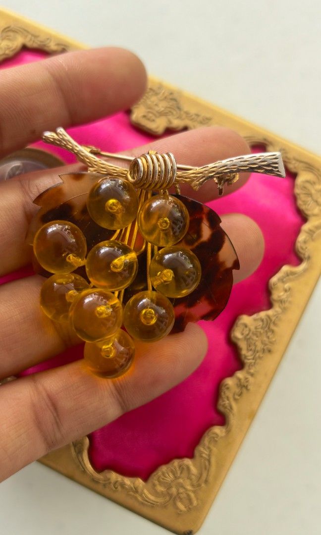Vintage grapes brooch Japan (Category: Brooches) located in Tuguegarao City. Submitted by zenphoenix-7ad615 (Listing ID 1465608645, Image 1). Description: Japan brooch.