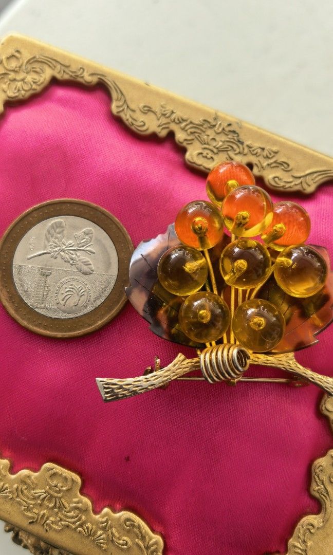 Vintage grapes brooch Japan (Category: Brooches) located in Tuguegarao City. Submitted by zenphoenix-7ad615 (Listing ID 1465608645, Image 3). Description: Japan brooch.