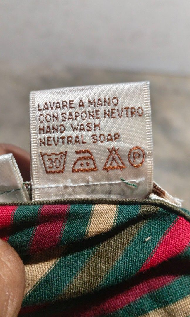 Vintage Gucci (Category: Luxury Apparel) located in Ajuy. Submitted by aljohndalumpines88 (Listing ID 1465671265, Image 3). Description: excellent condition vintage legit item.