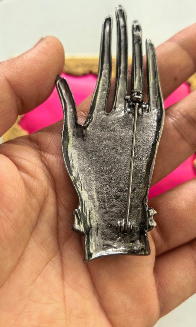Vintage Hand Japan Brooch (Category: Brooches) located in Tuguegarao City. Submitted by zenphoenix-7ad615 (Listing ID 1465605112, Image 3). Description: Vintage hand with flaw missing stone Japan brooch.