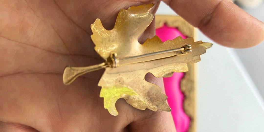 Vintage Japan brooch leaves (Category: Brooches) located in Tuguegarao City. Submitted by zenphoenix-7ad615 (Listing ID 1465605983, Image 3). Description: Vintage leave brooch Colorful.