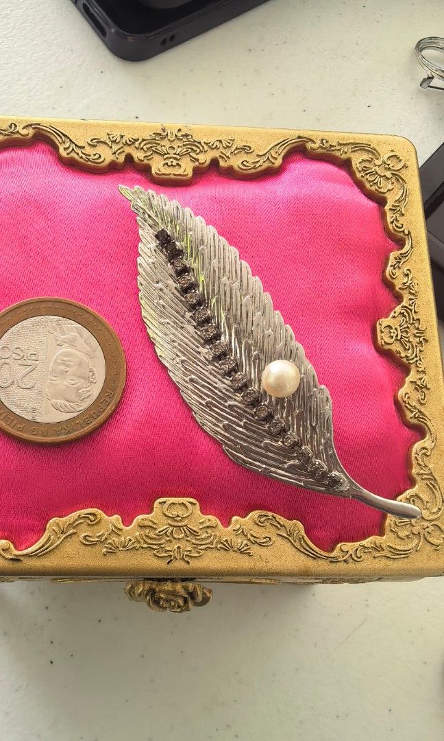 VINTAGE JAPAN BROOCH SILVER COLOR (Category: Brooches) located in Tuguegarao City. Submitted by zenphoenix-7ad615 (Listing ID 1465597802, Image 3). Description: JAPAN BROOCH WITH FAUX PEARL.