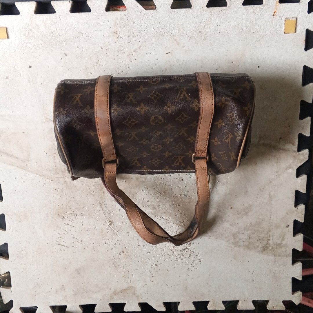 Vintage Louis Vuitton monogram Papillon barrel bag (Category: Shoulder Bags) located in Quezon City. Submitted by kreimark00 (Listing ID 1465592278, Image 3). Description: nag fade na yung kulay matagal kase na stock sa storage box, at nasira na ung zipper. pero pwede pa po ma restore..