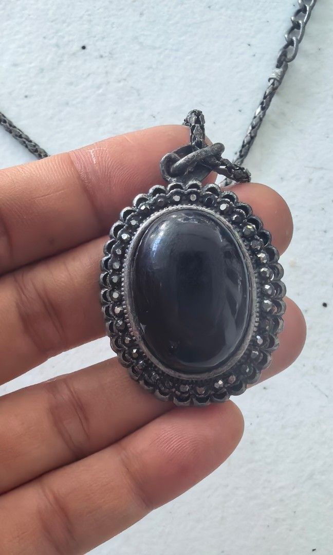 Vintage necklace Japan (Category: Necklaces) located in Tuguegarao City. Submitted by zenphoenix-7ad615 (Listing ID 1465707992, Image 1). Description: Vintage Black necklace.