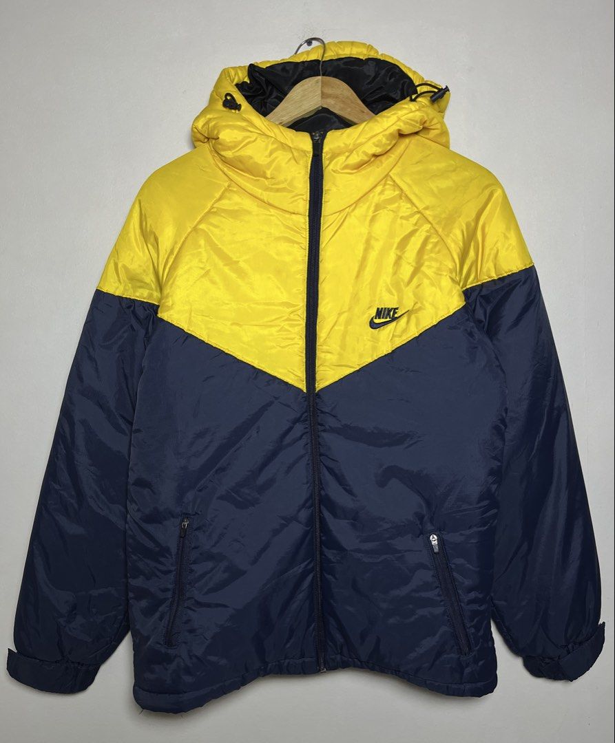 VINTAGE NIKE TWOTONE PUFFER JACKET (Category: Coats, Jackets and Outerwear) located in Marikina City. Submitted by chasecollectives (Listing ID 1465697246, Image 1). Description: BRAND: VINTAGE 90’s NIKE TWOTONE PUFFER JACKET SIZE : LARGE DIMENSION: 22 WIDTH / 27 LENGTH COLOR RATE : 9.8/10 ISSUE : NO ISSUE / ONLY HAS A RIP NET INSIDE BUT UNNOTICEABLE SINCE SA LOOB NAMAN PO SYAA : ).
