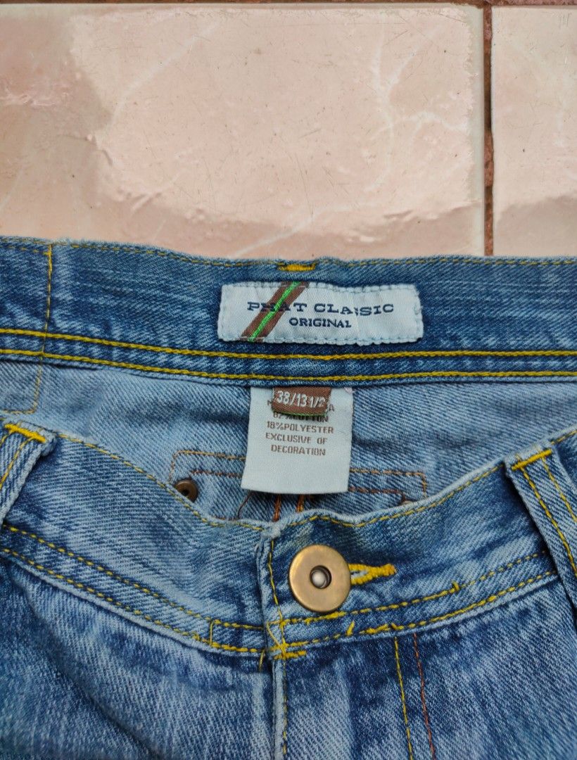 Vintage Phat Farm Jorts (Category: Shorts) located in Ozamiz City. Submitted by ukaygrails (Listing ID 1465626704, Image 2). Description: Excellent condition Embroidered details on the back Waist 36 Length 25.