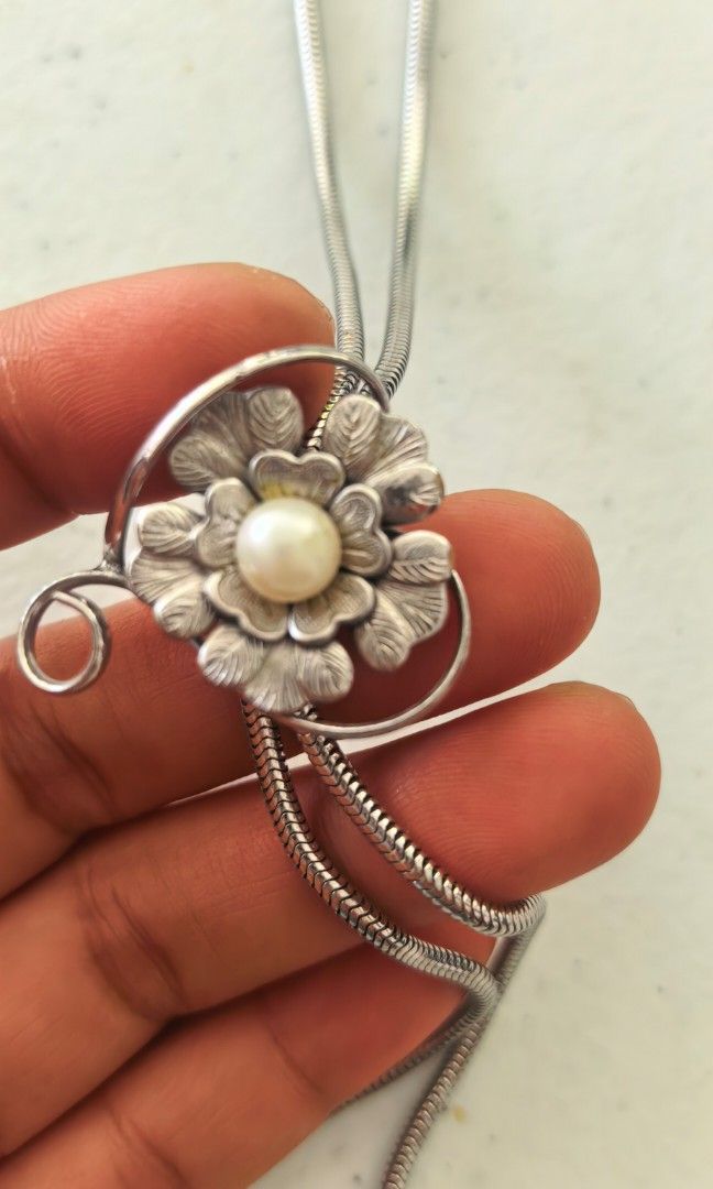 Vintage silver color slider necklace (Category: Necklaces) located in Tuguegarao City. Submitted by zenphoenix-7ad615 (Listing ID 1465611719, Image 1). Description: Pretty slider necklace Faux pearl.
