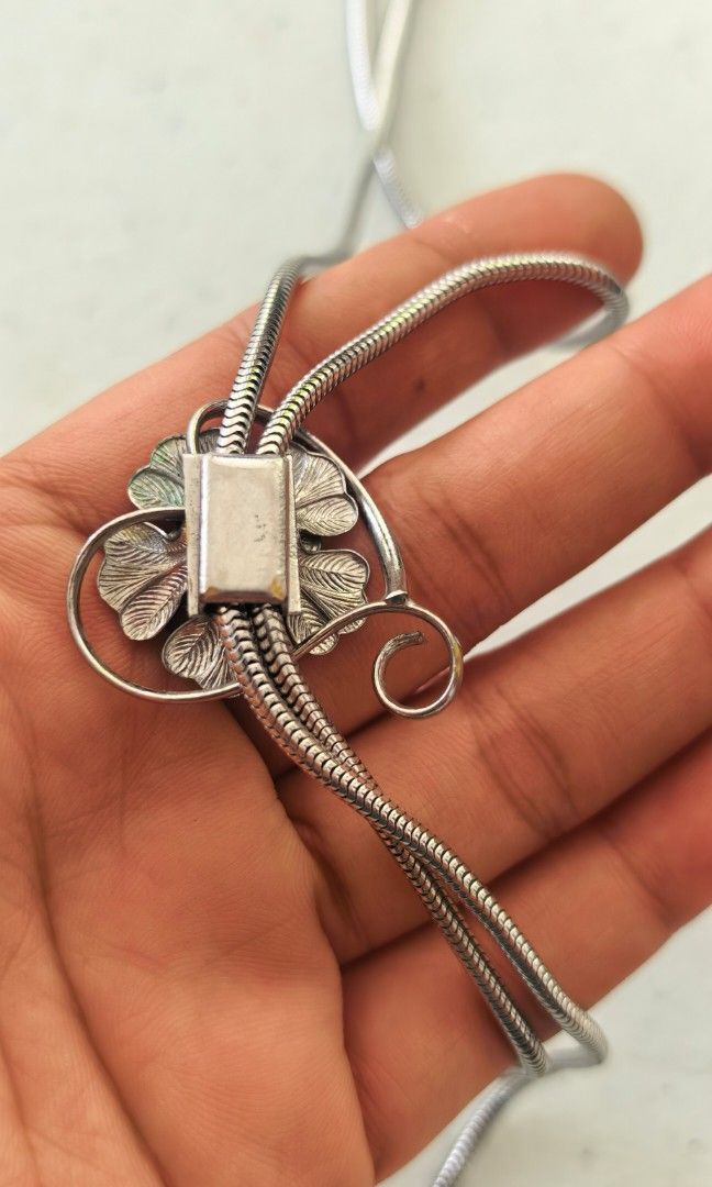 Vintage silver color slider necklace (Category: Necklaces) located in Tuguegarao City. Submitted by zenphoenix-7ad615 (Listing ID 1465611719, Image 3). Description: Pretty slider necklace Faux pearl.