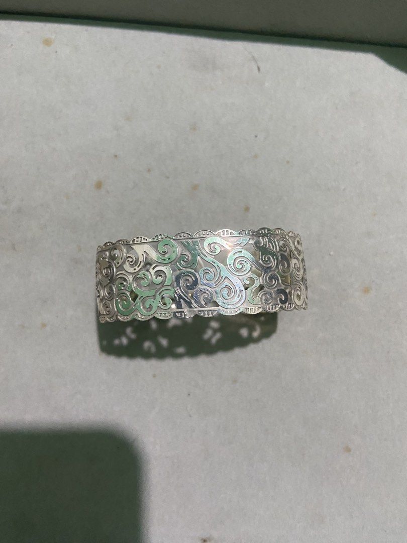 Vintage Sterling Silver 925 cuff bangle filigree pattern (Category: Bracelets) located in Binan City. Submitted by retroz_collections (Listing ID 1465748454, Image 3). Description: 6-6.5 inches wrist size.