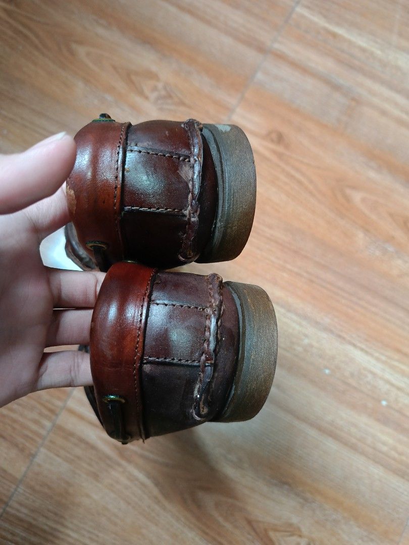 Vintage timberland leather size 39-40 (Category: Dress Shoes) located in Quezon City. Submitted by tedthrift (Listing ID 1465659093, Image 3). Description: subrang ganda pa ng condition nirepaint lang ng surplus Pero kita namn na halos dipa nagamit size 39-40 made in USA.