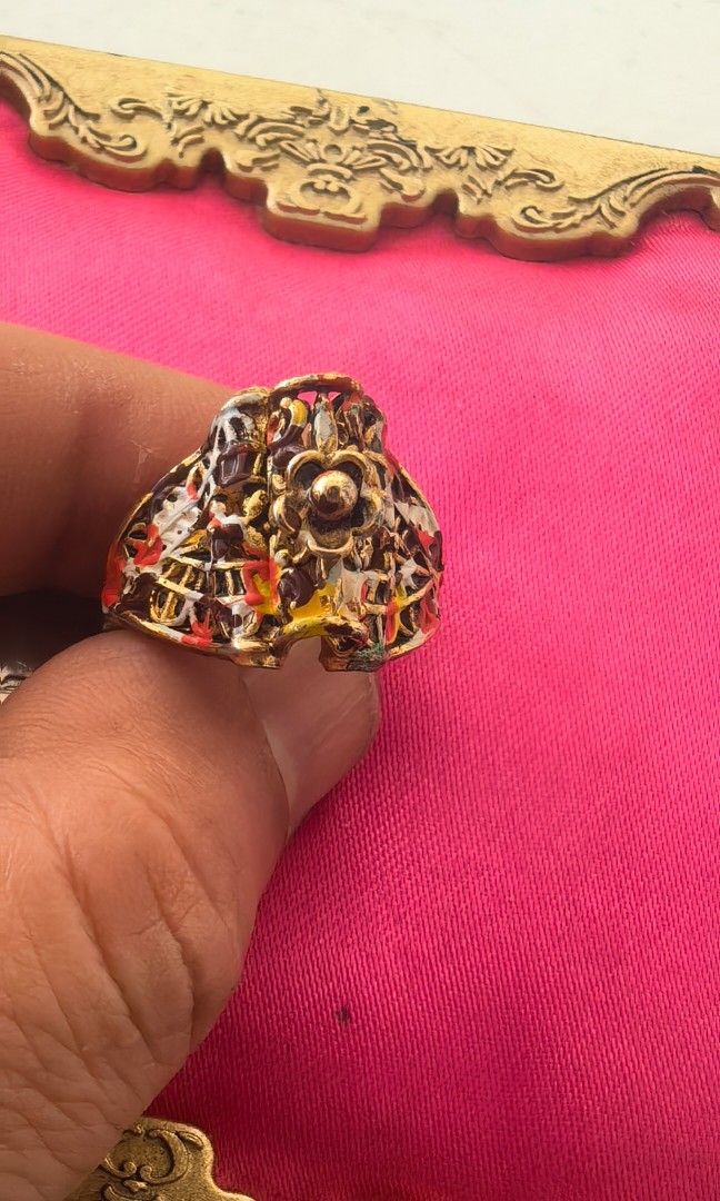 Vintage unique ring Japan (Category: Rings) located in Tuguegarao City. Submitted by zenphoenix-7ad615 (Listing ID 1465707375, Image 1). Description: Vintage ring Size 6 to 7.