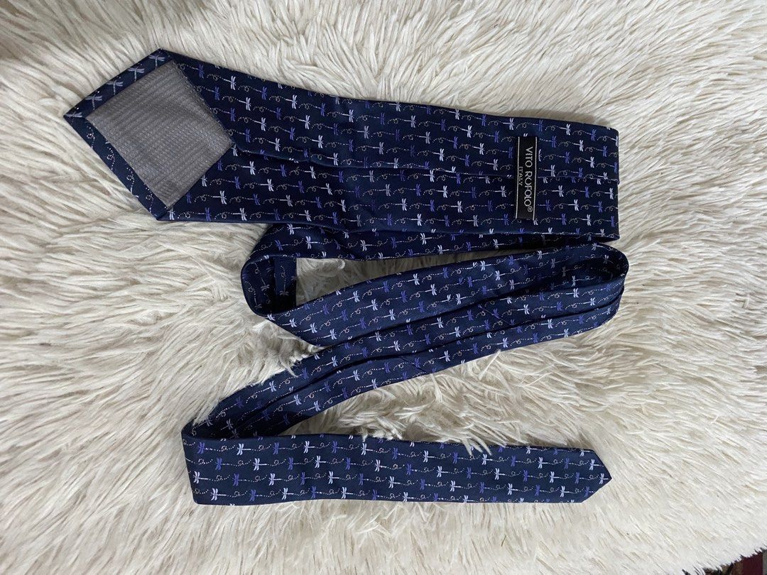 Vito Rofolo Italy Dragonfly Pattern Navy Blue Tie (Category: Ties) located in Bulacan. Submitted by rich2545 (Listing ID 1465581230, Image 2). Description: - Brand: Vito Rofolo (Made in Italy) - Material: 100% Silk - Color/Pattern: Navy blue with purple, white, and silver dragonfly design - Width: Standard blade width - Features: Loop keeper and secure brand label on the back - Condition: Clean fabric, sharp patterns - Occasion: Ideal for the off