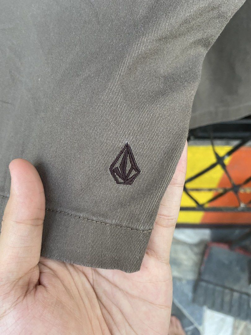 Volcom (Category: Shorts) located in Manila. Submitted by kgthrifty. (Listing ID 1465687949, Image 3). Description: VOLCOM SHORT DIMES: 34x21x10 COLOR RATE: 10 NO ISSUE EXCELLENT CONDITION 🏷 350.