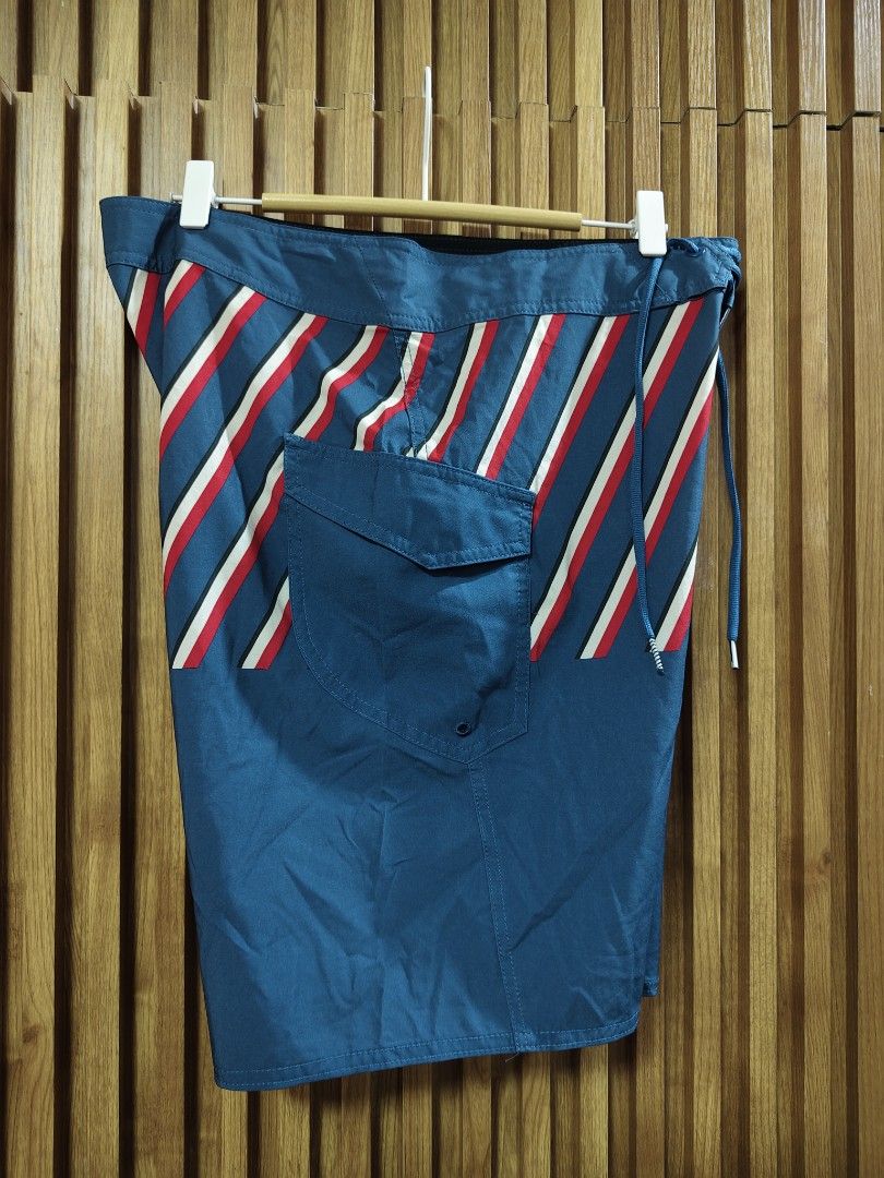 volcom (Category: Swim Trunks & Board Shorts) located in San Fernando. Submitted by SungkiThrift (Listing ID 1465700110, Image 3). Description: VOLCOM SIZE 32.