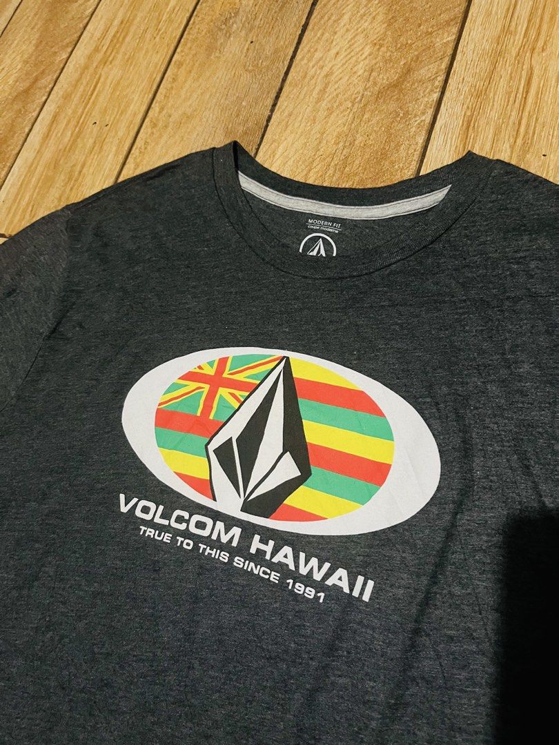 Volcom Hawaii Gray (Category: Tshirts & Polo Shirts ) located in Paranaque City. Submitted by kuuuurt (Listing ID 1465616501, Image 2). Description: Excellent Condition No issue Tagged L Width 21 Length 31.5 🏷️ 299 + SHIPPING FEE 📦 SHIPPING NATIONWIDE via J&T 📍Parañaque 1700 .