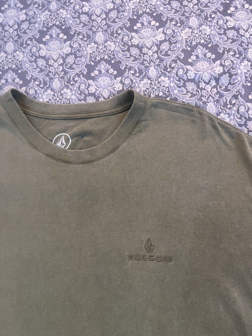 Volcom shirt (Category: Tshirts & Polo Shirts ) located in Batangas. Submitted by gavsandrix (Listing ID 1465661211, Image 2). Description: Volcom shirt Olive green.