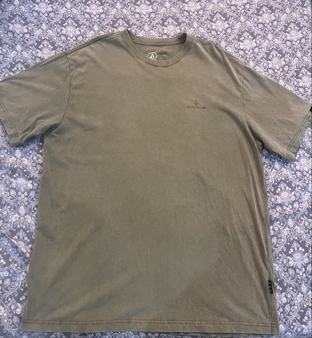 Volcom shirt (Category: Tshirts & Polo Shirts ) located in Batangas. Submitted by gavsandrix (Listing ID 1465661211, Image 1). Description: Volcom shirt Olive green.