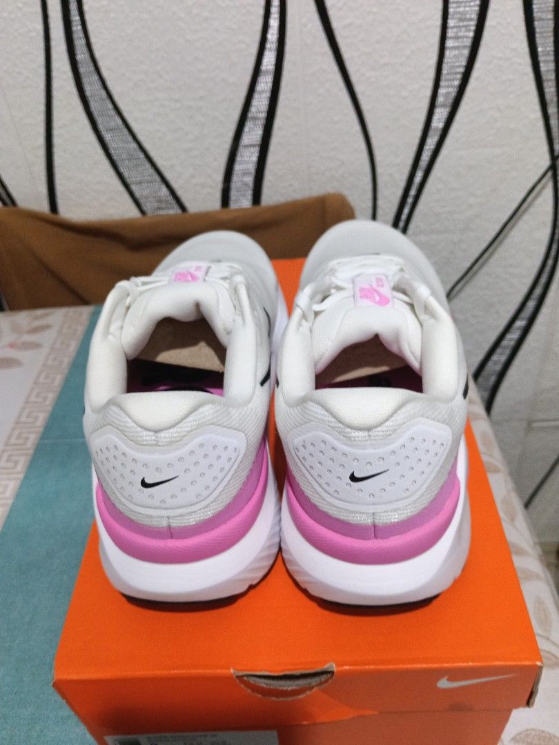 W Nike Structure 26 (Category: Activewear) located in Cavite. Submitted by purplepink30 (Listing ID 1465617904, Image 3). Description: .